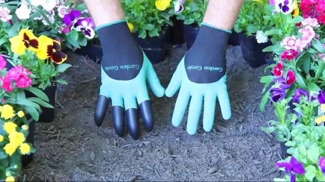 Universalios sodo pirštinės su nagais "Garden Genie Gloves"